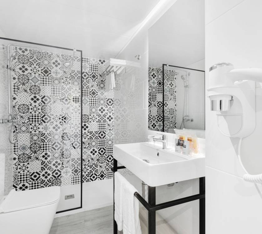 Bathroom Palmanova Suites by TRH Hotel Magaluf